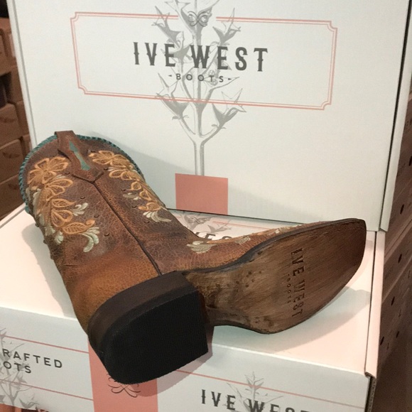 IVE WEST- Debra Cuadrada cowgirl Western fashion - Picture 3 of 7